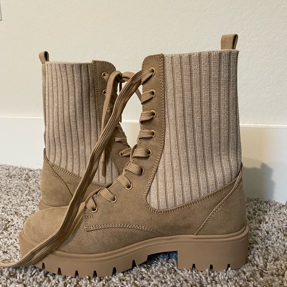 TAN ESPRIT BOOTS W 7.5 — NEW w/o Tag.